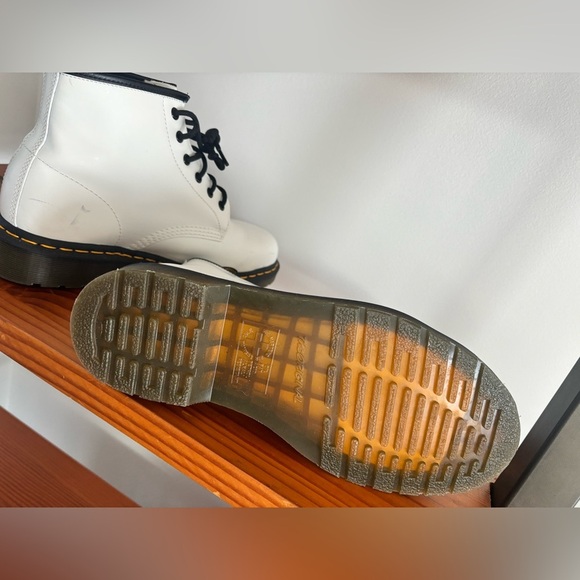 Dr. Martens 101 Yellow Stitch White Smooth Leather Ankle Boots Women’s 8 Men’s 7 - Picture 2 of 8